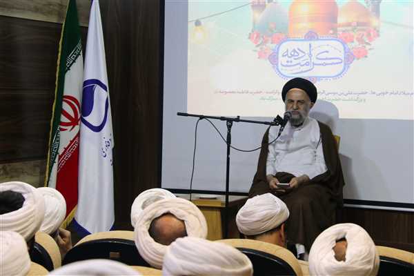  بزرگداشت مقام استاد در مؤسسه اخلاق و تربیت